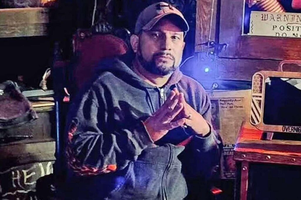 Paranormaler Ermittler stirbt mit 54 Jahren, nachdem er "besaß" Annabelle Doll tourelt.