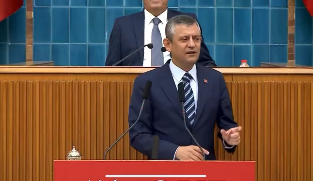 Özgür Özel spricht über den ehemaligen AKP -Abgeordneten Ahmet Hamdi Çamlı (Yeliz).