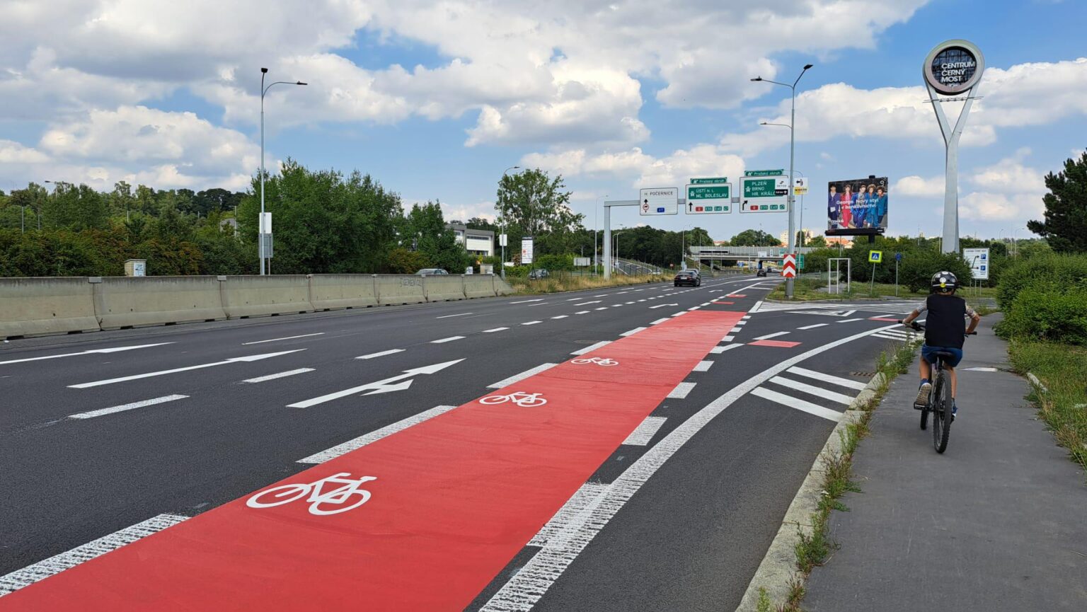 „Und deine Kinder würdest du dorthin gehen?“ Ein weiteres „Radfahren“ auf der geschäftigen Vier -Lane -Prag -Straße ist vom Internet erstaunt – „Kinder? Ich würde mich nicht loslassen.“ "Und deine Kinder würdest du dorthin gehen?" Ein weiteres "Radfahren" auf der geschäftigen Vier -Lane -Prag -Straße ist vom Internet erstaunt - "Kinder? Ich würde mich nicht loslassen."