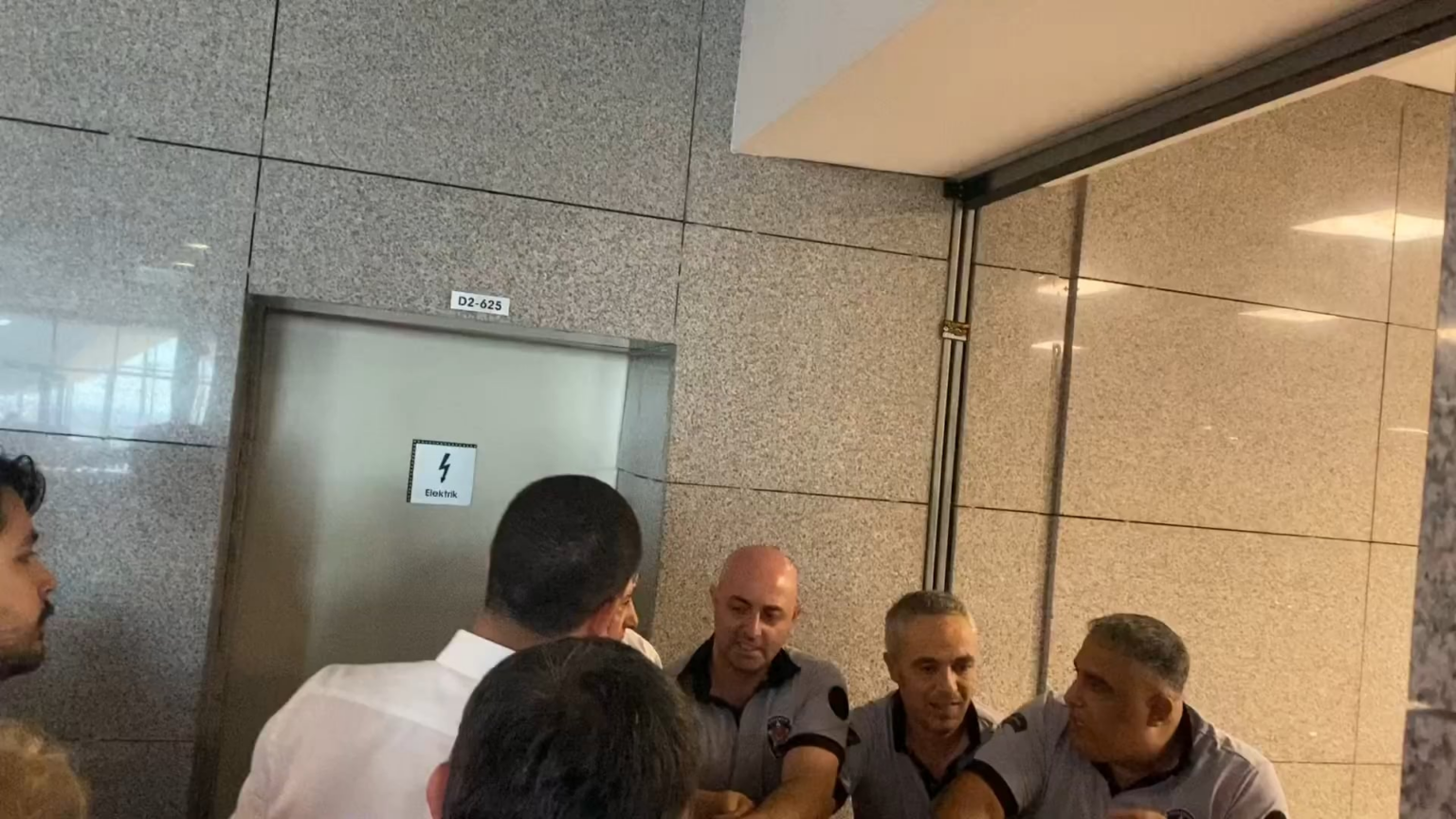CHP ISTANBUL -Abgeordnete Yunus Emre und Ali Gökçek, Tkp Istanbul Abgeordneter Ahmet şık'ın Timur Soykan'ın Timur Soykan'ın 4. Magistrat Strafjustiz.