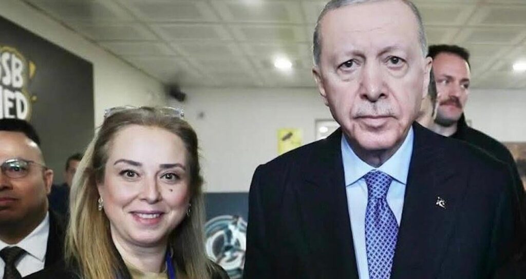 Sein Sohn beseitigte im Interview und behauptete, Ungerechtigkeit gewesen zu sein, der ehemalige Vizepräsident der Provinz des AKP Izmir Ayse Cankurtaran, rebellierte. Sein Sohn beseitigte im Interview und behauptete, Ungerechtigkeit gewesen zu sein, der ehemalige Vizepräsident der Provinz des AKP Izmir Ayse Cankurtaran, rebellierte.