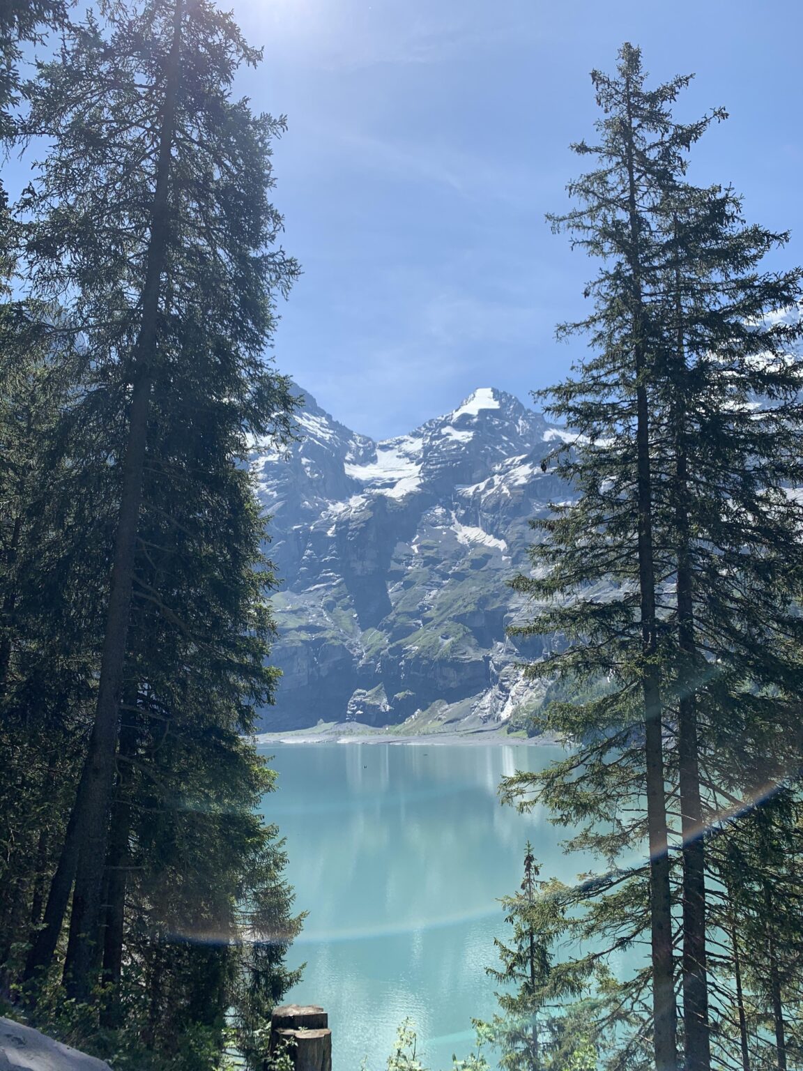 Wahrscheinlich mein Lieblingsbild, das ich gemacht habe. Die Sonne ist draußen, auf halbem Weg die Wanderung - den Schnee ❄️ auf den Berggipfeln, Bäumen 🌲, die Umgebung .. unbezahlbar ..