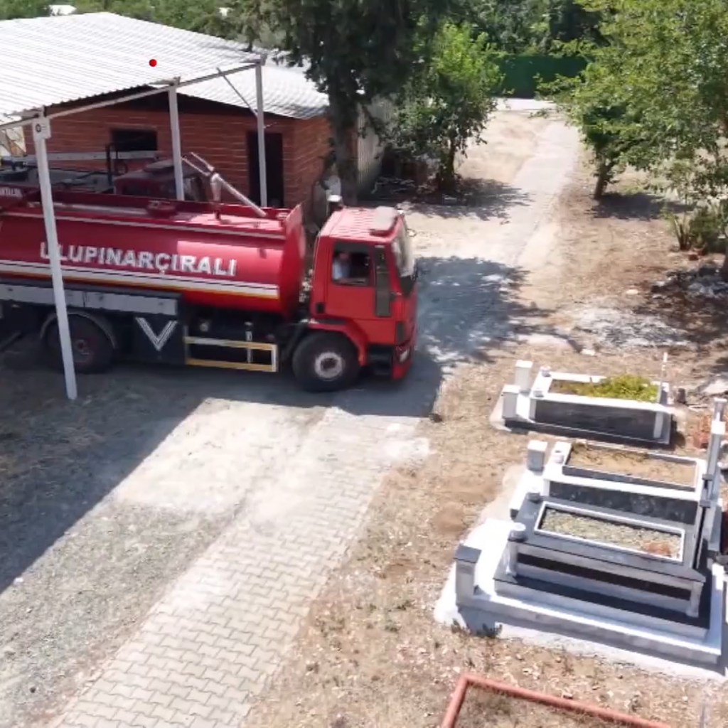 Das Çıralı -Viertel gründete eine Feuerwache mit dem Geld, das sie zwischen ihnen gesammelt hatten. Das Çıralı -Viertel gründete eine Feuerwache mit dem Geld, das sie zwischen ihnen gesammelt hatten.