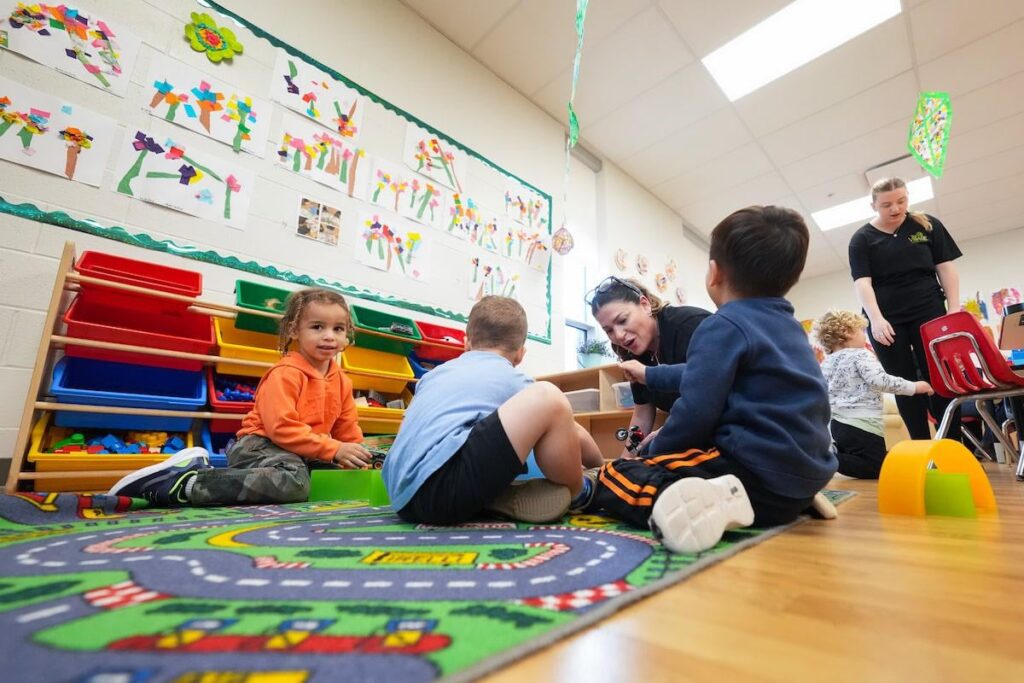 Der kanadische Kindervorteil kann einen großen Bissen aus Kinderbetreuungskosten nehmen Der kanadische Kindervorteil kann einen großen Bissen aus Kinderbetreuungskosten nehmen