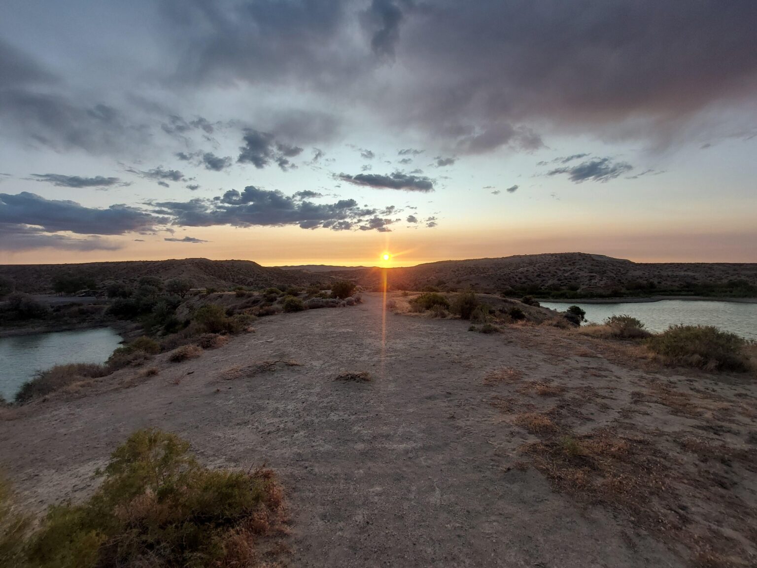 Sonne untergehen im Rye Patch State Park, Nevada, West Campground, Juni 2025