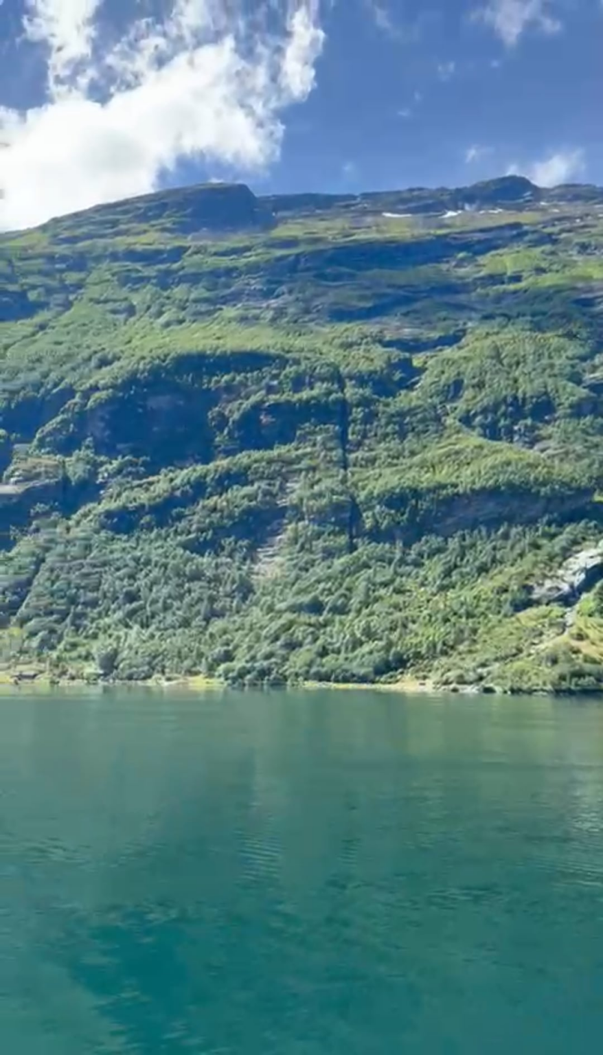 Jet -Kämpfer über Geirangerfjorden, Norwegen