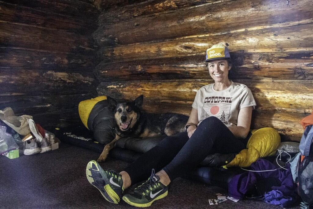 Der australische Wanderer hört in Montana beim Versuch auf, die erste Frau zu werden, die die Länge von Amerika läuft Der australische Wanderer hört in Montana beim Versuch auf, die erste Frau zu werden, die die Länge von Amerika läuft