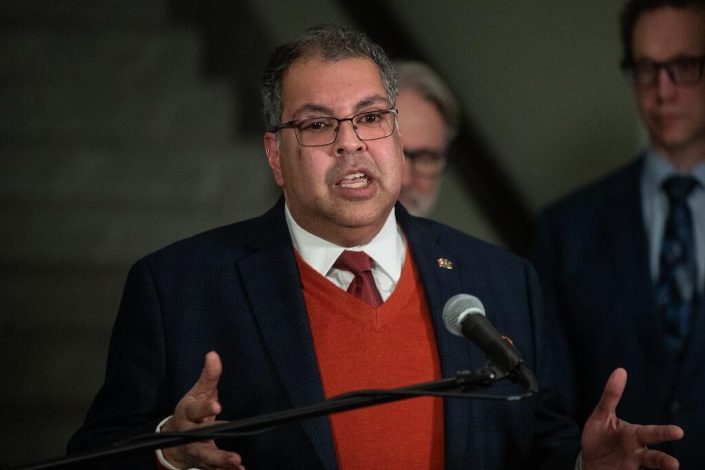 Oppositions -NDP -Führer Naheed Nenshi als Mitglied der Legislature von Alberta vereidigt