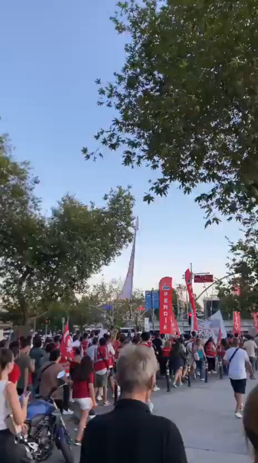 Die Kartal -Kundgebung zur Teilnahme an der Kundgebung der CHP Youth Branch Cortege "Präsident Imamoglu" Slogan wurde als rechtswidrig eingestuft.