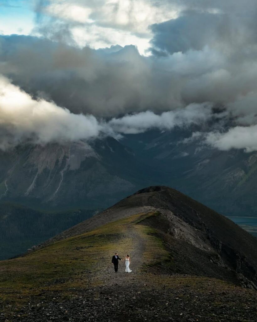 Oh wow! Möchten Sie, dass Ihre Hochzeitsfotos in den kanadischen Rockies aufgenommen werden? Von @bdfk_photography (ig)