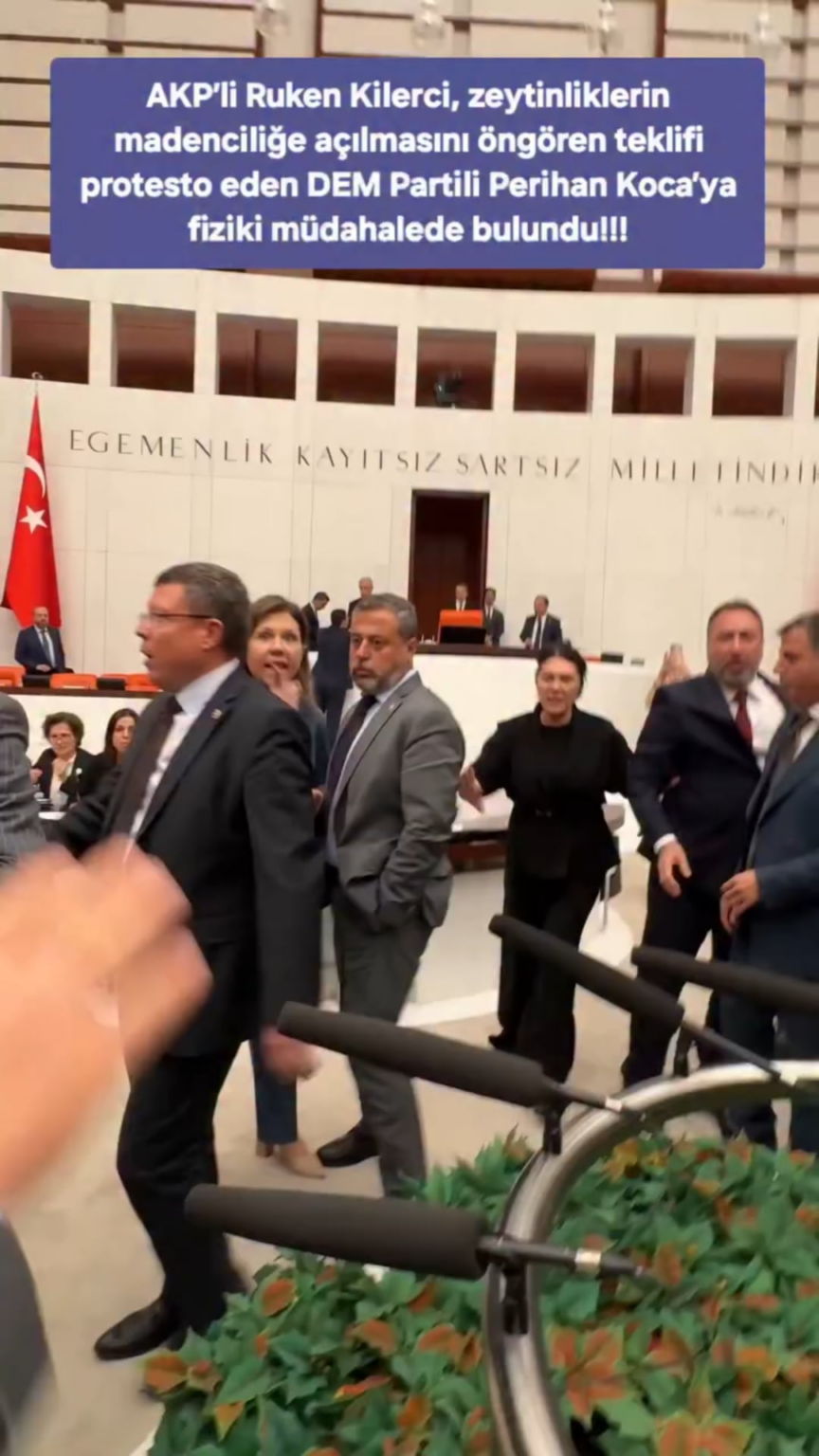 Das Gesetz, das Olivenhainen für den Bergbau eröffnete, wurde von AKP MHP -Stimmen akzeptiert. Das Gesetz, das Olivenhainen für den Bergbau eröffnete, wurde von AKP MHP -Stimmen akzeptiert.