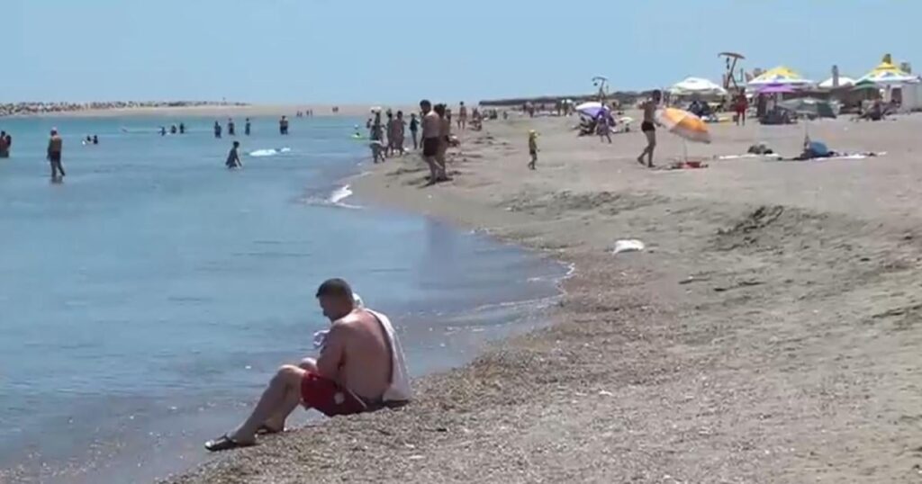 Seltenes Phänomen an der Küste: Das Wasser des Meeres hat sich plötzlich zur Enttäuschung der Touristen abgekühlt. „Es ist wie im Berg, kalte und schmerzhafte Währungen“ Seltenes Phänomen an der Küste: Das Wasser des Meeres hat sich plötzlich zur Enttäuschung der Touristen abgekühlt. "Es ist wie im Berg, kalte und schmerzhafte Währungen"