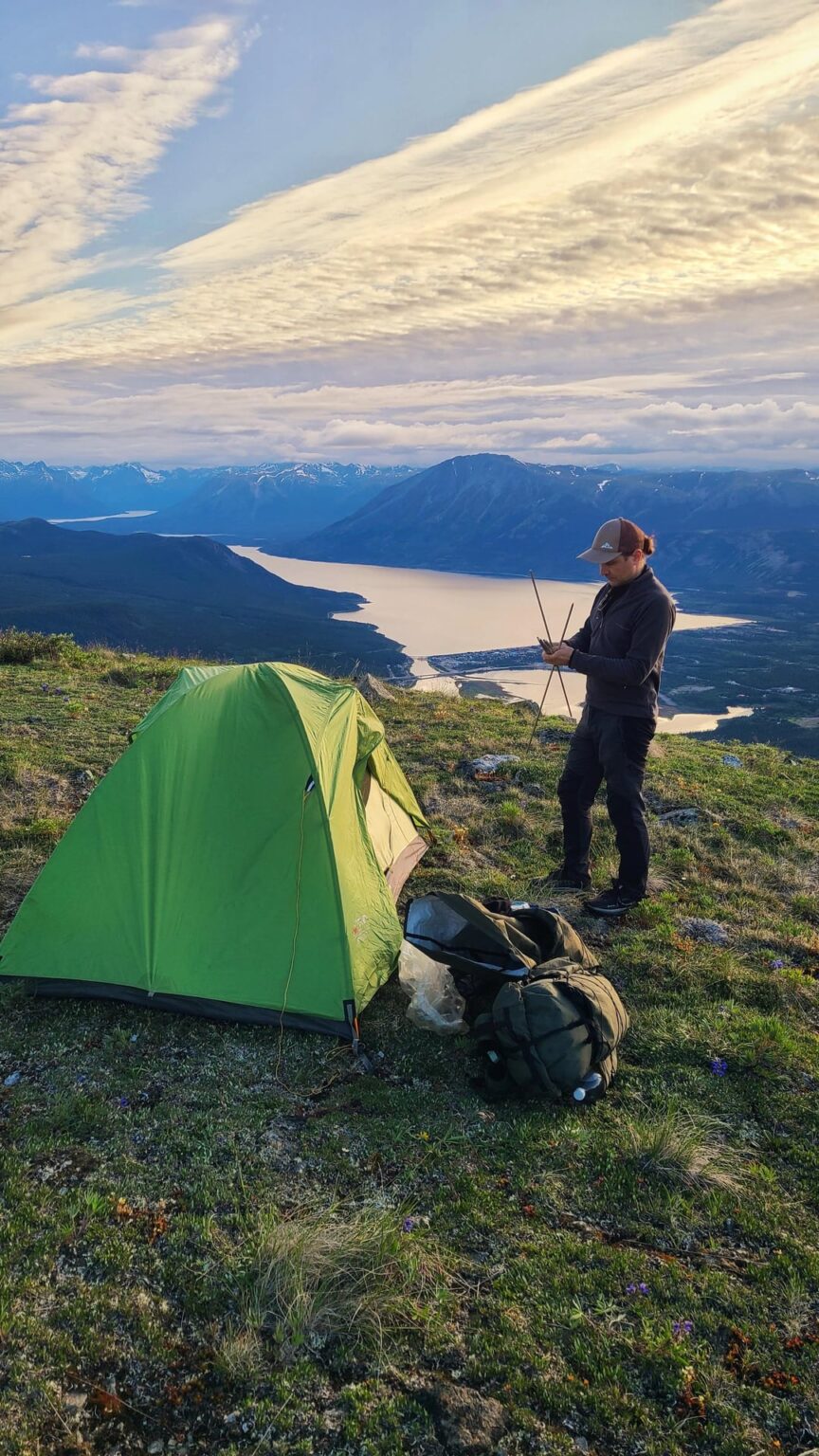 Abendessen oben - Nares Mountain After Work Wanderung, Yukon Territory. Kanada