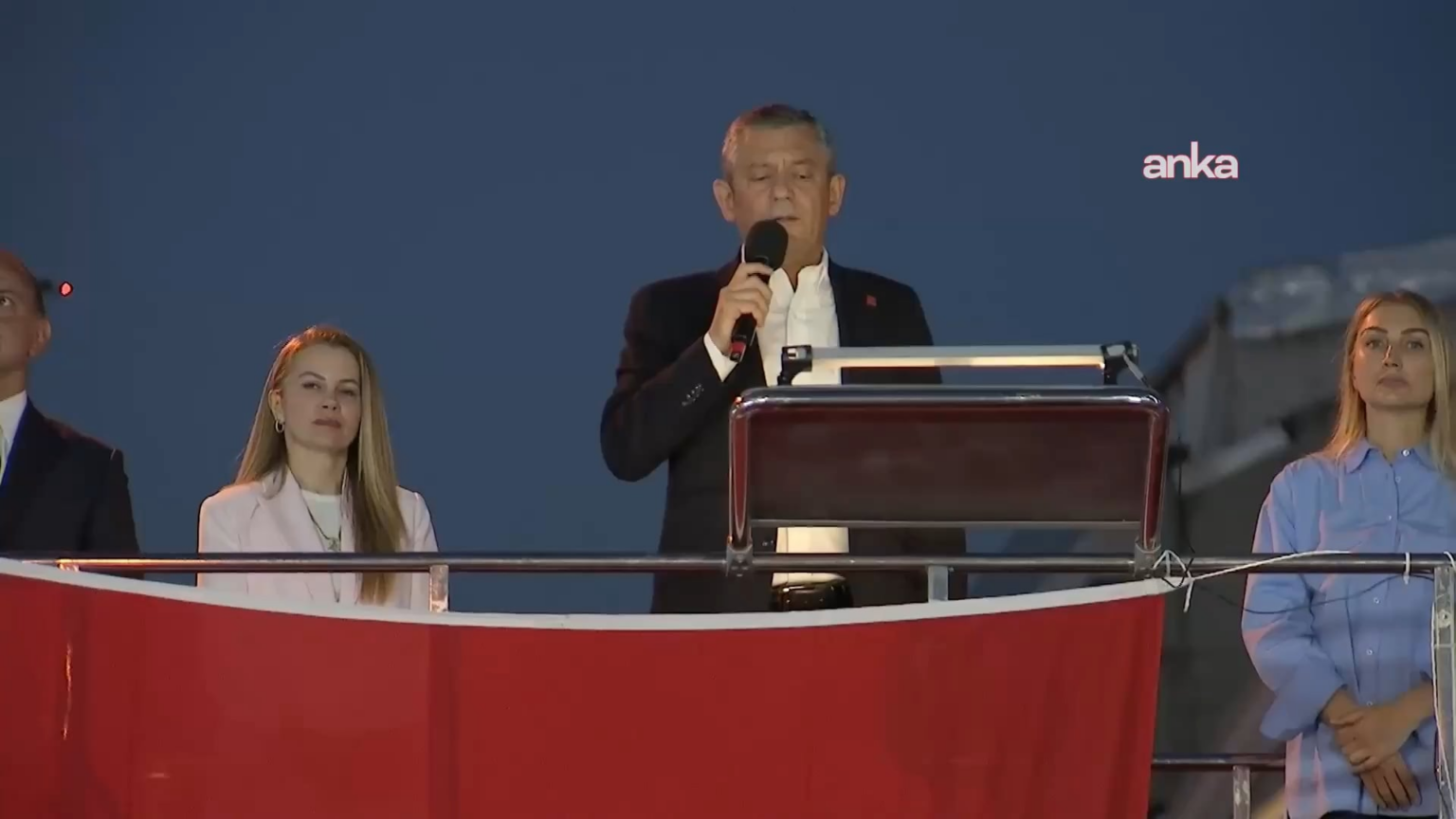 Özgür Özel - Wie wir glauben, dass einige von ihnen vernachlässigt wurden, wurden Vorsichtsmaßnahmen getroffen und wir haben 12 Löwen umsonst verloren, wir können dies in unseren Söhnen nicht verdauen. CHP wird dies bis zum Ende untersuchen, wir versprechen unserer Nation.