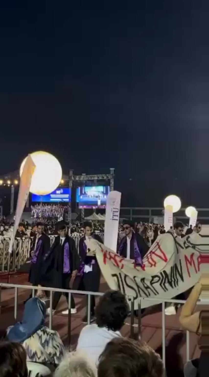 Der Treuhänder, einer der Studenten der Fakultät für Chemikalie und Metalurgia, zum Rektor: "Die Marionette des AKP, das Mandat der Außentür."