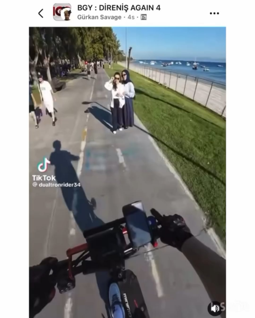 Bilder eines jungen Mannes, der auf dem Fahrradweg Fahrrad fahren möchte Bilder eines jungen Mannes, der auf dem Fahrradweg Fahrrad fahren möchte