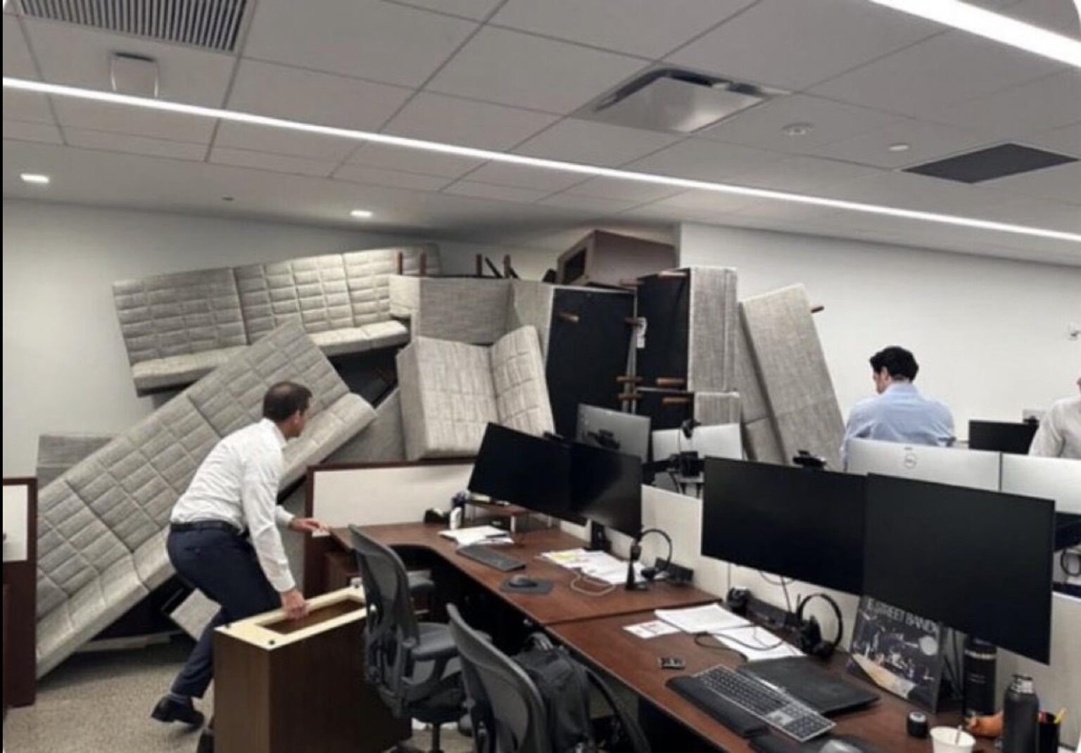 7/28 NYC Shooting: Image von „Blackstone Office“ sieht die KI generiert aus