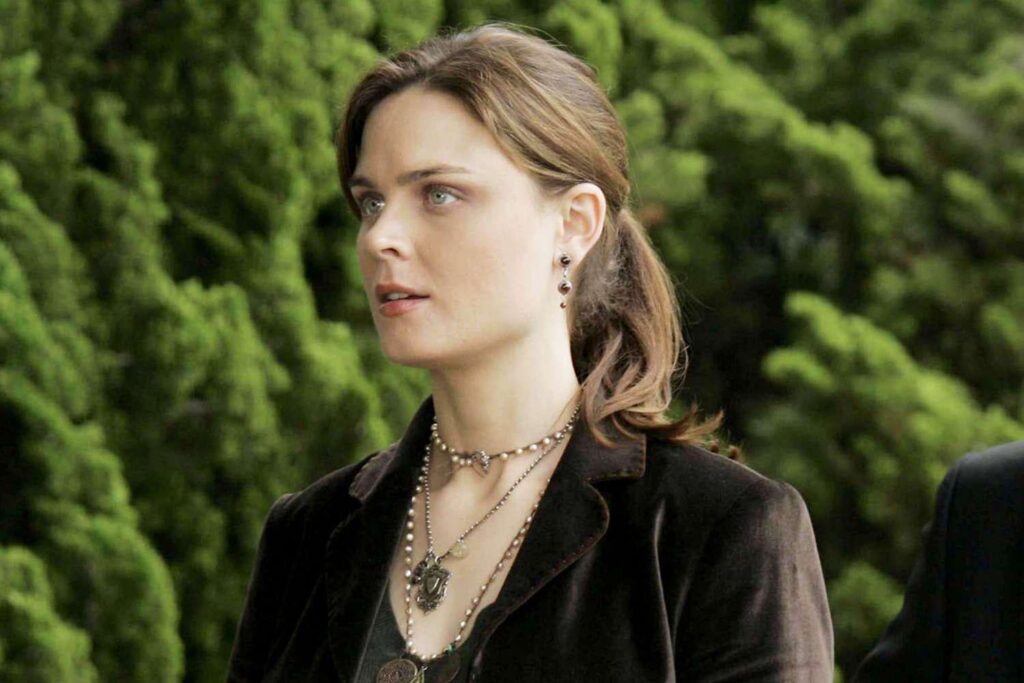 Emily Deschanel wurde während der ersten Staffel von Bones geschimpft, weil er "spät und unvorbereitet" war: "Ich war direkt neben mir"