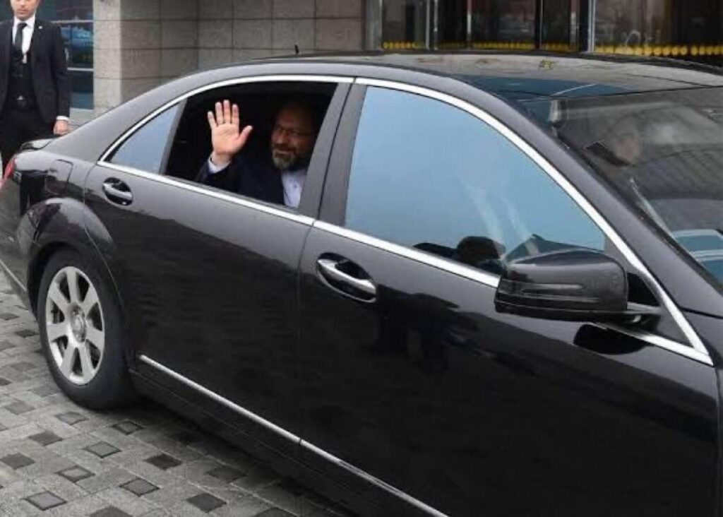 Ali Erbaş, der Präsident religiöser Angelegenheiten, das ein Budget von 2025 TL 130 Milliarden TL hat, wird heute Abend aus unseren 90.000 Moscheen vor dem Isha Pazan steigen, um vor Bränden zu schützen.