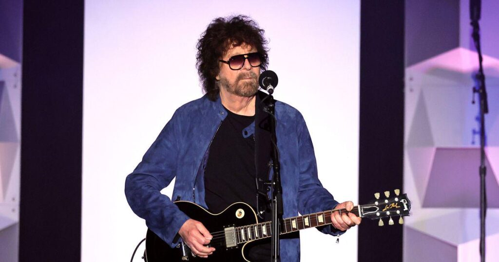 Jeff Lynne war zu krank, um sein letztes ELO -Konzert zu spielen: Er ist jetzt in der Obhut eines Teams von Ärzten nach der Stornierung