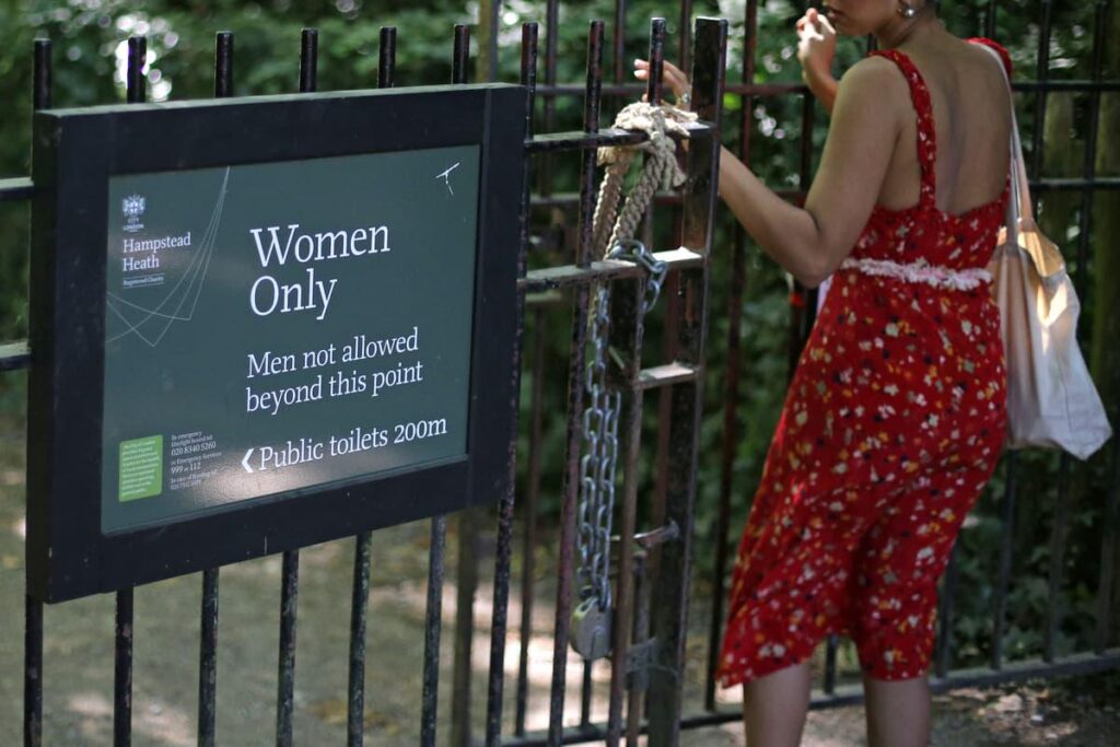 Reihen Sie über Transgender -Frauen, die am Hampstead Heath Ladies 'Teich schwimmen, um einen High Court zu erreichen
