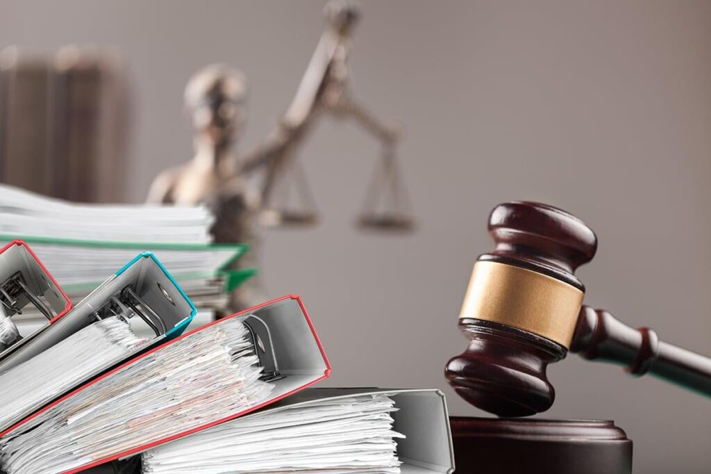 Schwere Akten für 12 Jahre vor Gericht, mit Schadenersatz von zehn Millionen Euro. Die Richter beschweren sich über das Arbeitsvolumen, halten die Dateien jedoch vor Ort, bis die Fakten vorschreiben Schwere Akten für 12 Jahre vor Gericht, mit Schadenersatz von zehn Millionen Euro. Die Richter beschweren sich über das Arbeitsvolumen, halten die Dateien jedoch vor Ort, bis die Fakten vorschreiben