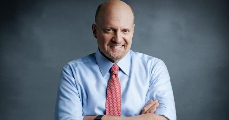 Jim Cramer sagt, er lädt Bitcoin auf, weil Amerikas pleite ist
