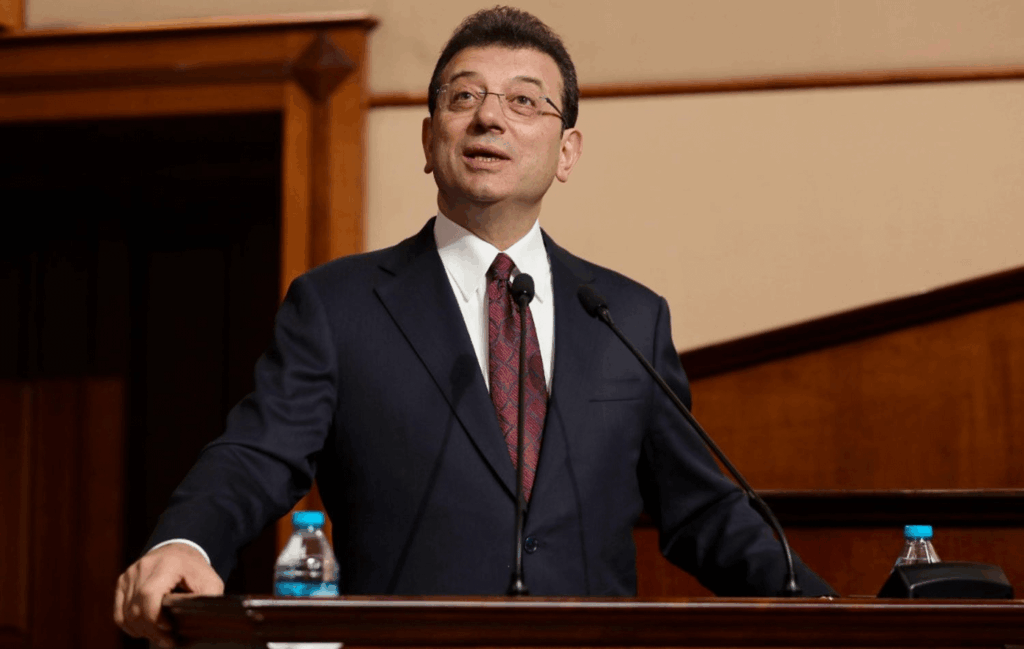 Ekrem İmamoğlu - Was wird passieren, wenn Sie alle, die Einwände erhoben haben, verhaften? Wie weit wirst du diese Truhe vermissen? Sie möchten das loslassen. Wir werden nicht gehen. Weder der CHP noch die edlen Söhne dieser Nation werden die Demokratie mit großer Anstrengung niemals aufgeben!