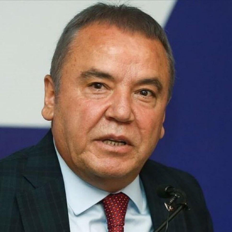 Der Sohn und die Braut des Antalya Metropolitan Mayor Muhittin Böcek wurden ebenfalls festgenommen.