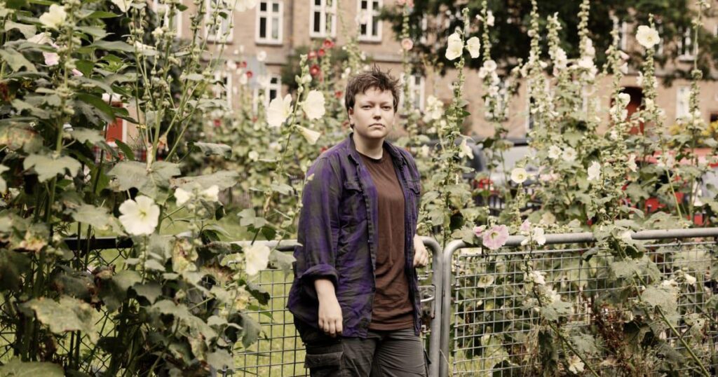 Es sind nicht meine Regenbogeneltern, die mich zu Transgender gemacht haben - ich habe oft auf die Vorurteile gestoßen, dass meine Geschlechtsidentität irgendwie in meine Herkunft hätte kommen sollen. Diese queeren Eltern betreffen ihre Kinder, um als Wohltat ein großes Missverständnis aus der Norm zu fallen