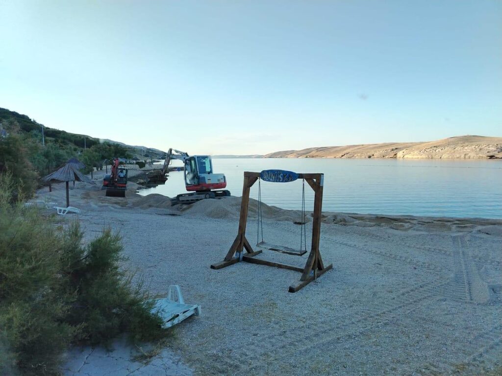 Ein interessanter Fall ist seit Jahren am Strand in PAG aufgestiegen, und sie werden erst jetzt berichtet, dass ein neuer Bürgermeister gewählt wurde