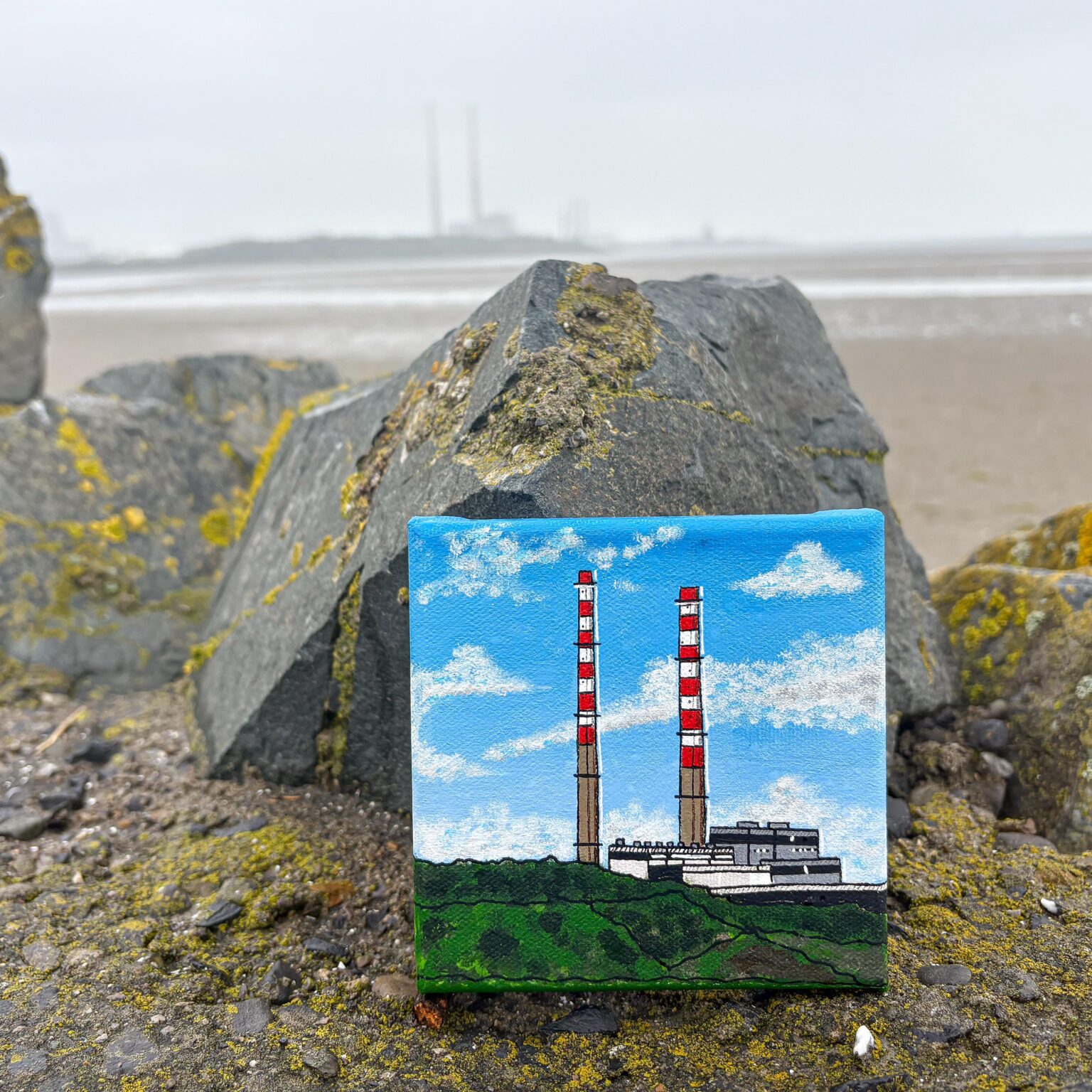 Ich dachte nur, ich würde mein Mini -Gemälde der Poolbeg Chimneys teilen!