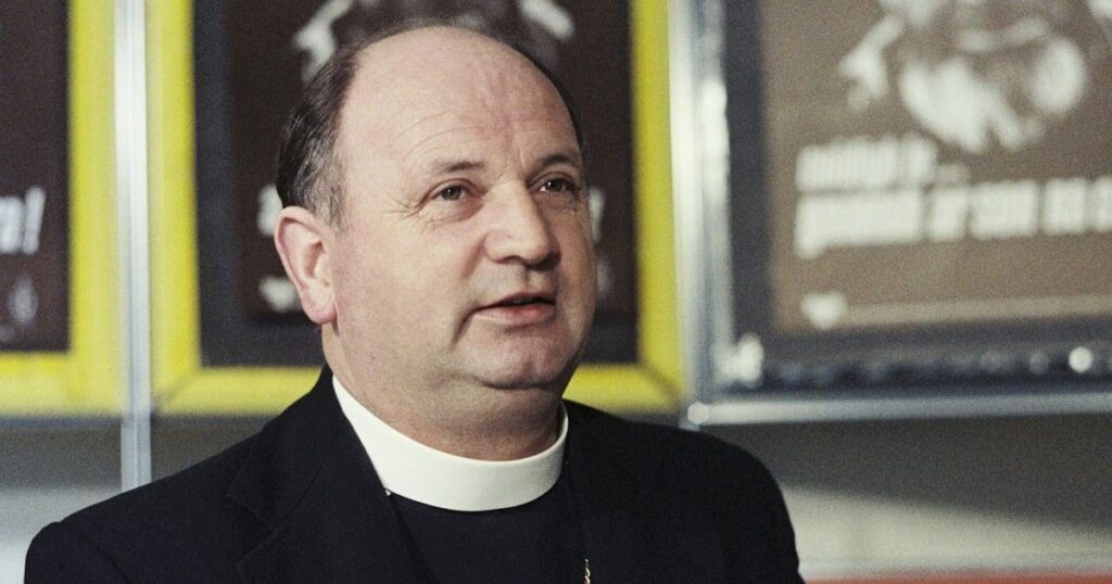 Bischof Eamonn Caseys Überreste aus der Galway -Kathedrale entfernt