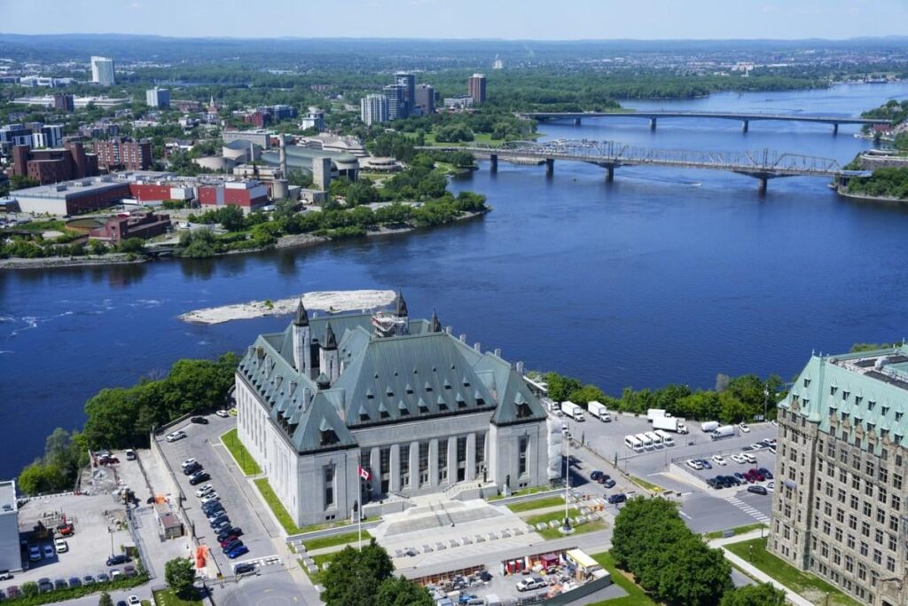 Der Oberste Gerichtshof von Kanada lehnt die verfassungsmäßige Anfechtung des Sexualgesetzes ab