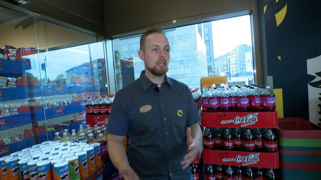 - Es sind Herr und Frau Dänemark, die aus Netto stehlen