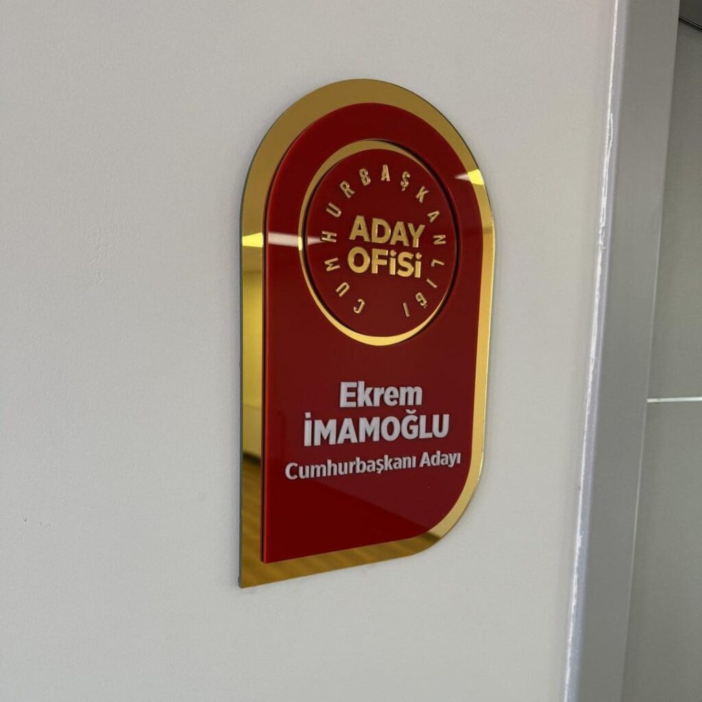 Einige Fotos aus dem Büro des Präsidentenkandidaten, die heute eröffnet werden sollen