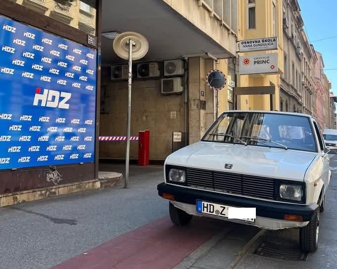 Diaspora, die vor dem HDZ mit HDZ -Tischen nicht ordnungsgemäß geparkt ist - nein weiter