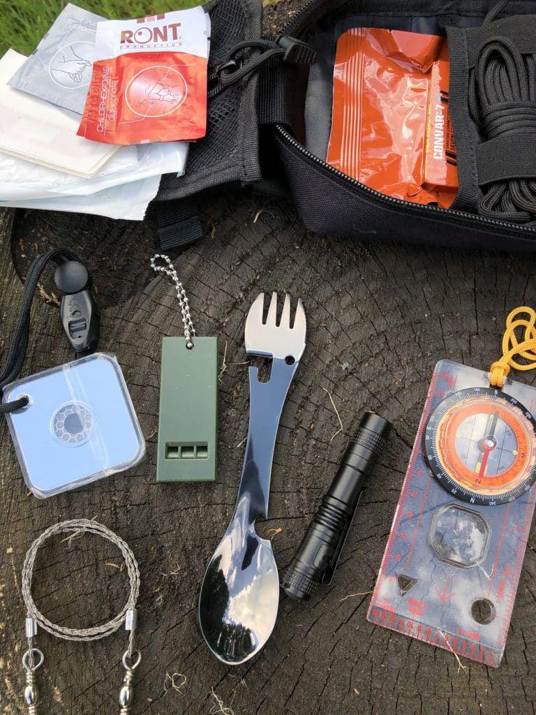 Mein kompaktes Überlebenskit für Solo -Wanderungen - alles, was ich hinzufügen sollte