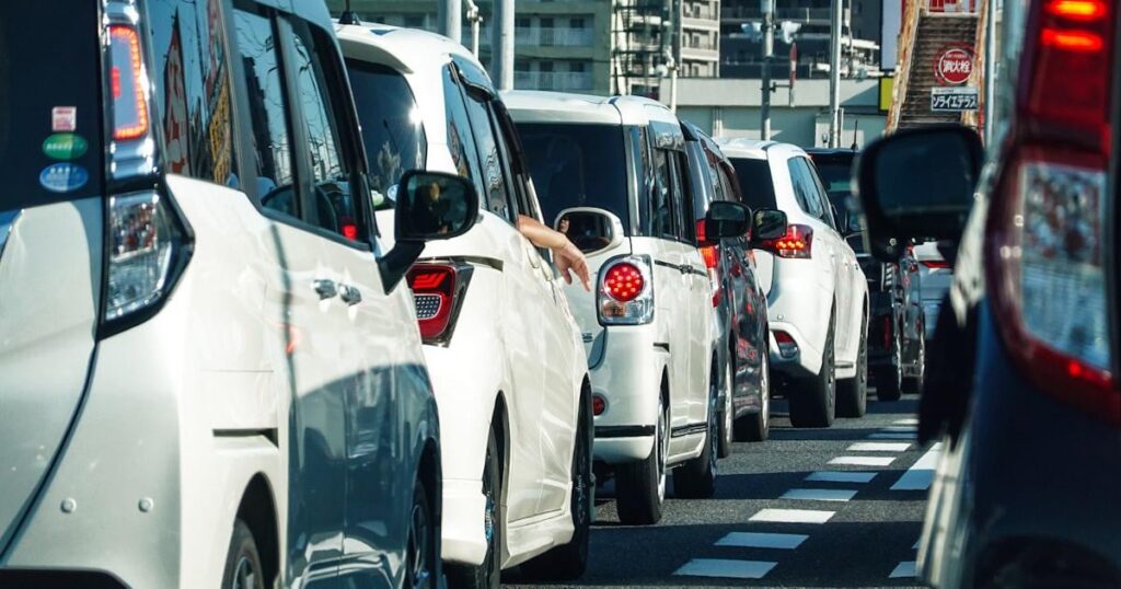 Ausländische Fahrer machen in der ersten Hälfte von 2025 mehr als 2% aller tödlichen und schwerwiegenden Unfälle aus, die höchste Zahl aller Zeiten
