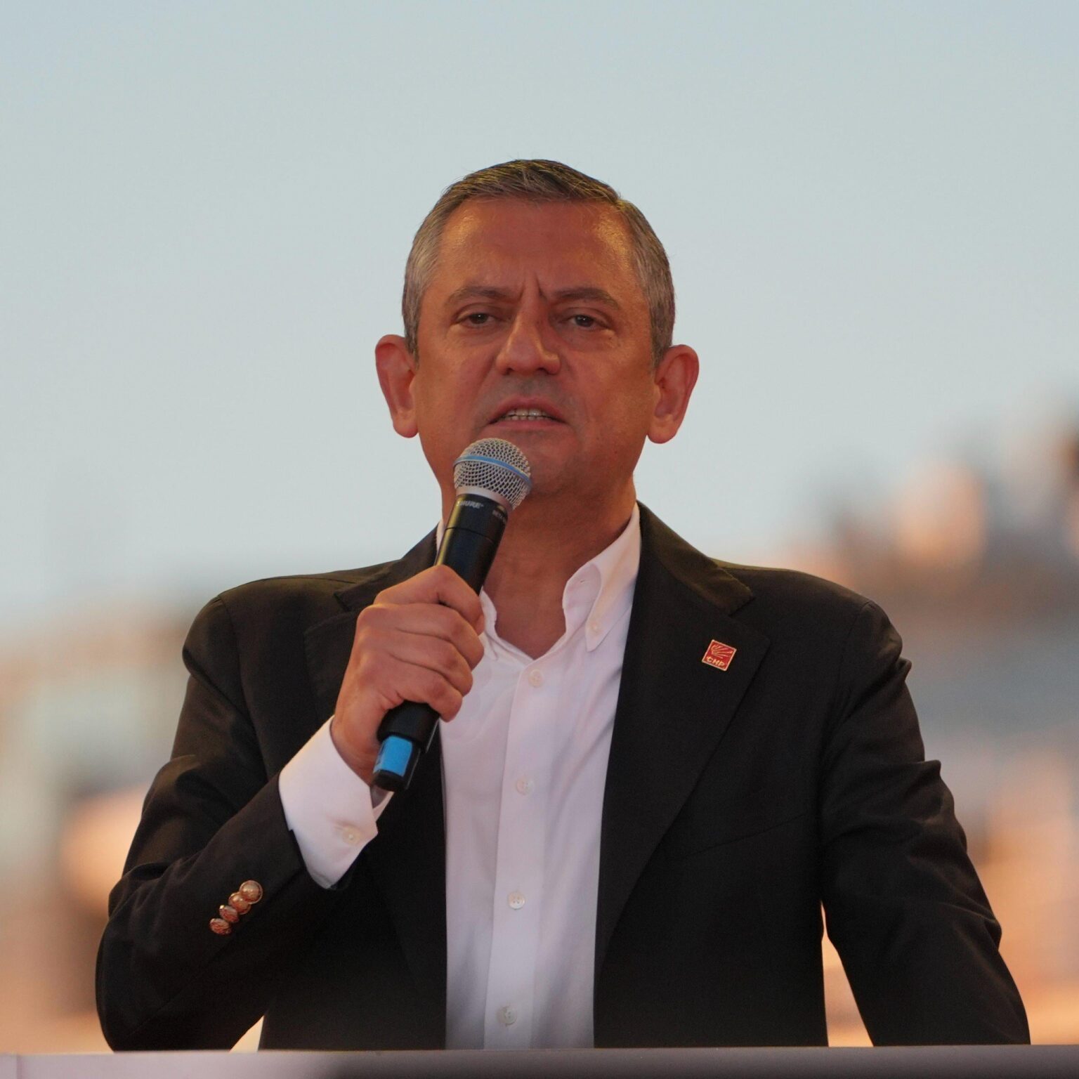 Özgür özel rebellierte für die Soldaten, die mit Nachlässigkeit marteriert waren: "Es ist inakzeptabel, die TAF zu reduzieren."