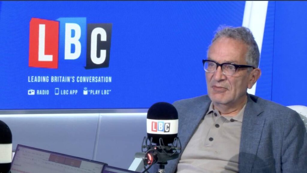 "Sie urinierten ihre Wähler": Lord Glasman schlägt Tories als "irrelevant", wie er sagt, dass es jetzt Labour vs Reform ist