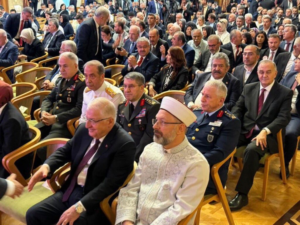 Ali Erbaş, Präsident für religiöse Angelegenheiten, saß am 15. Juli vor dem Generalstabschef und der Abgeordneten im Protokoll. Warum sieht die Personal des Nebenbemerzers so viel abzüglich so sehr aus? Ali Erbaş, Präsident für religiöse Angelegenheiten, saß am 15. Juli vor dem Generalstabschef und der Abgeordneten im Protokoll. Warum sieht die Personal des Nebenbemerzers so viel abzüglich so sehr aus?
