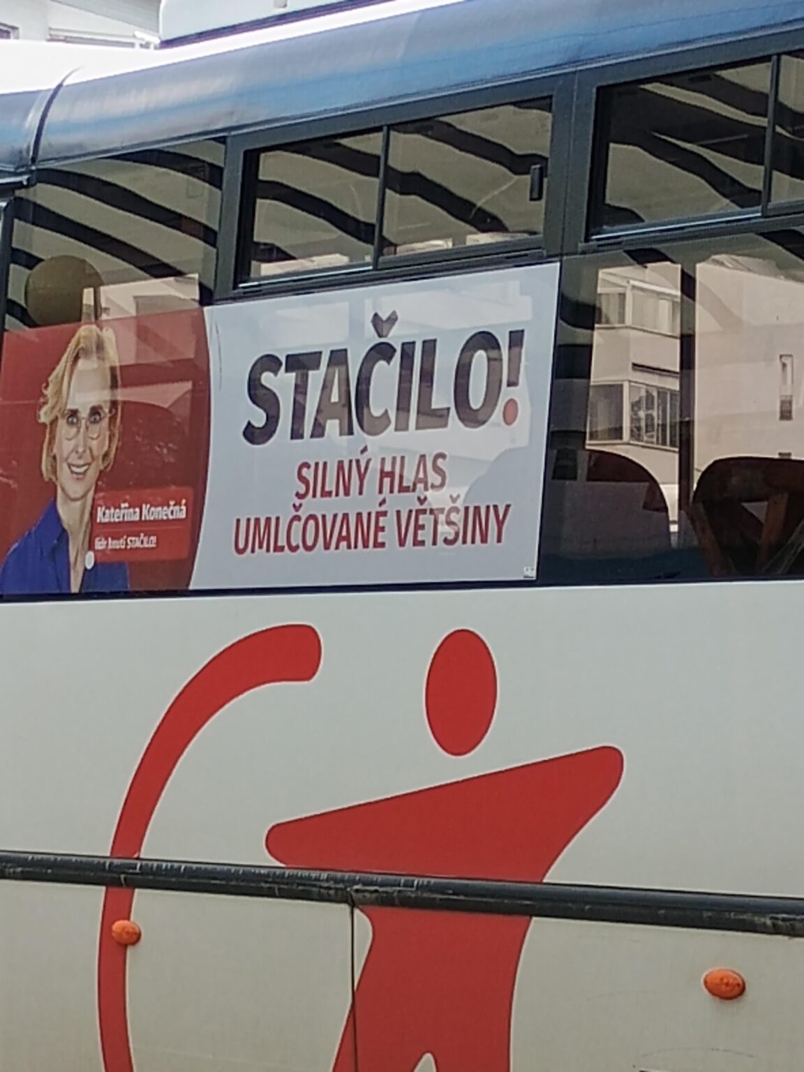 Und der Preis für das ironischste Poster in der Geschichte dieses Landes wird ausgezeichnet ...