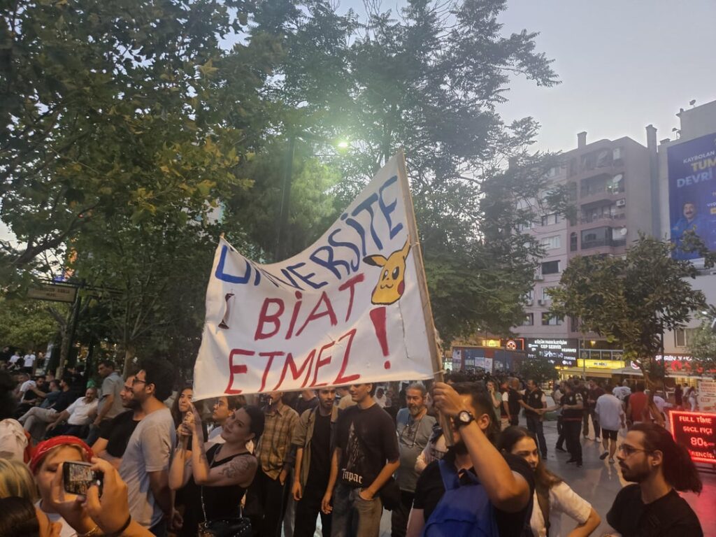 Einige Bilder nach Proteste in Izmir.
