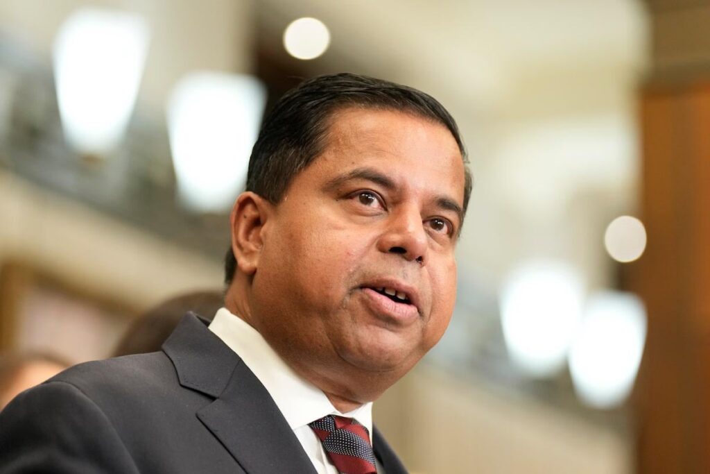 Öffentliche Sicherheit Minister im potenziellen Interessenkonflikt gegenüber geplanten "Blasenzonen" -Protests Gesetzesvorlage