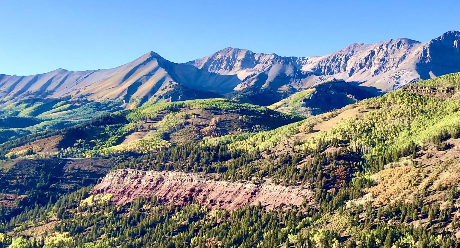 Die farbenfrohen Rockies Foothills vom Telluride Trail entnommen