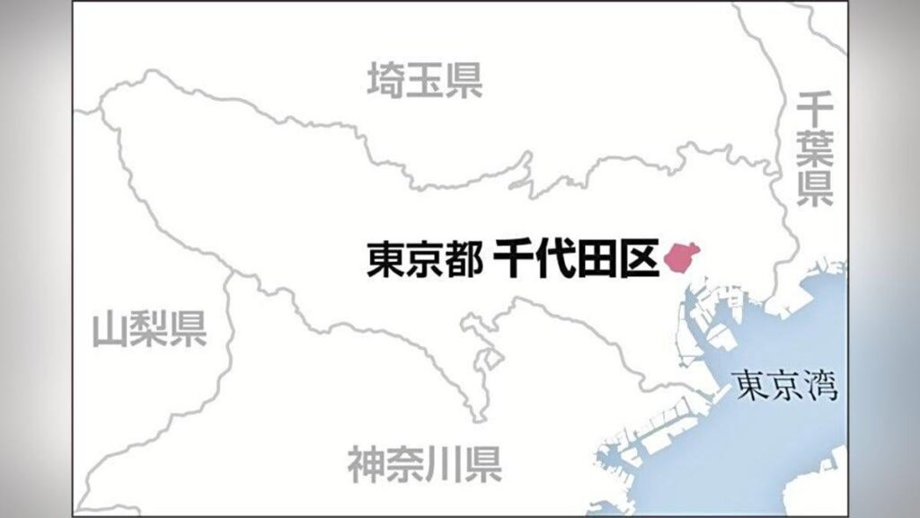 Zwei chinesische Männer eilten ins Krankenhaus, nachdem sie angeblich mit Eisenrohren auf einer Straße im Bezirk Kandas in Tokio angegriffen hatten. Vier Männer in Arbeitskleidung entkamen in einem Auto Zwei chinesische Männer eilten ins Krankenhaus, nachdem sie angeblich mit Eisenrohren auf einer Straße im Bezirk Kandas in Tokio angegriffen hatten. Vier Männer in Arbeitskleidung entkamen in einem Auto