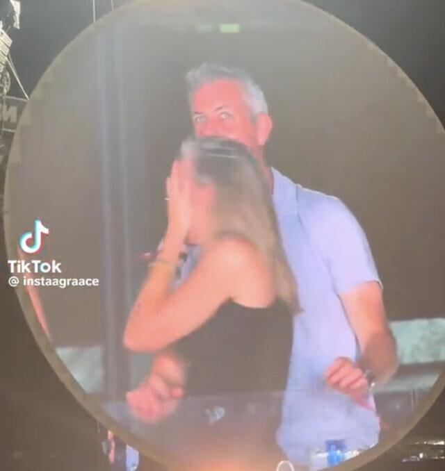 Tech -CEO in Urlaub, nachdem Coldplay Kiss Cam eine potenzielle Affäre enthüllt hat