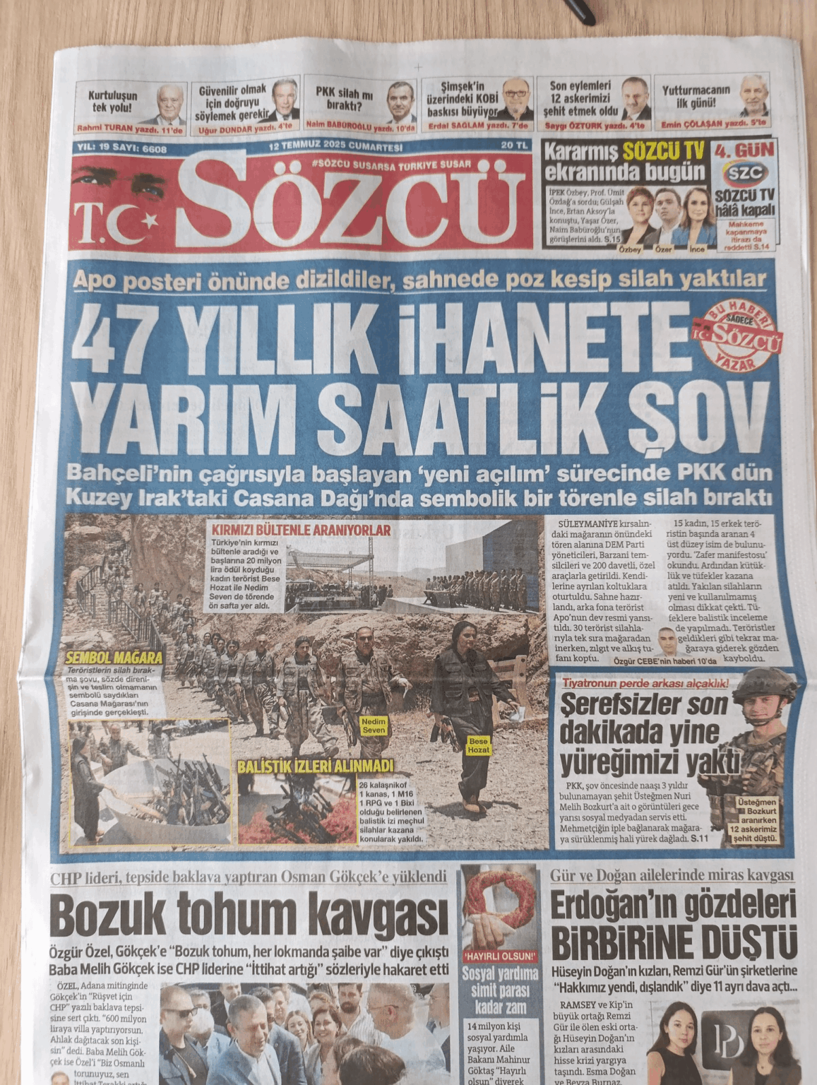 Überschrift der Sözcü -Zeitung: eine halbe Stunde Show für 47 Jahre Verrat