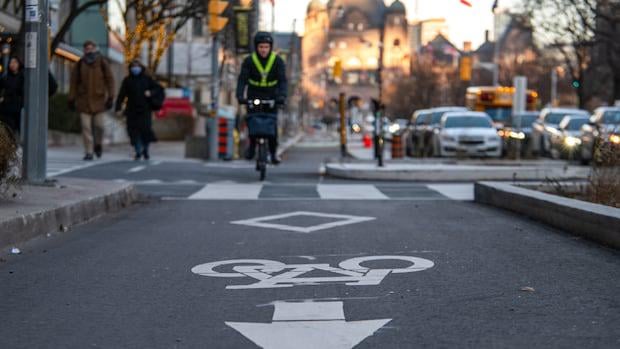 Das Gericht in Ontario schlägt den Plan der Ford -Regierung auf, die Fahrradspuren in Toronto zu entfernen